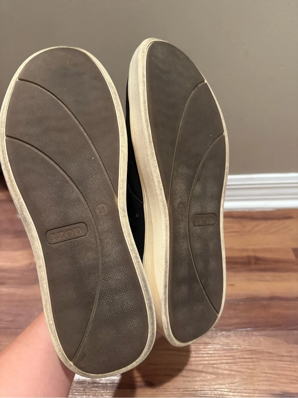 Men's Black Casual Chukka Sneakers with Cream Sole Izod size 11
